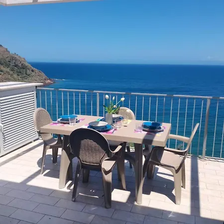 - Vista Al Mar *